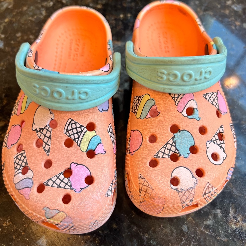 Crocs size C9